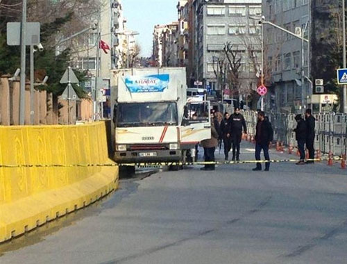 İstanbul Emniyet'te silah sesleri olay yerinden ilk görüntüler