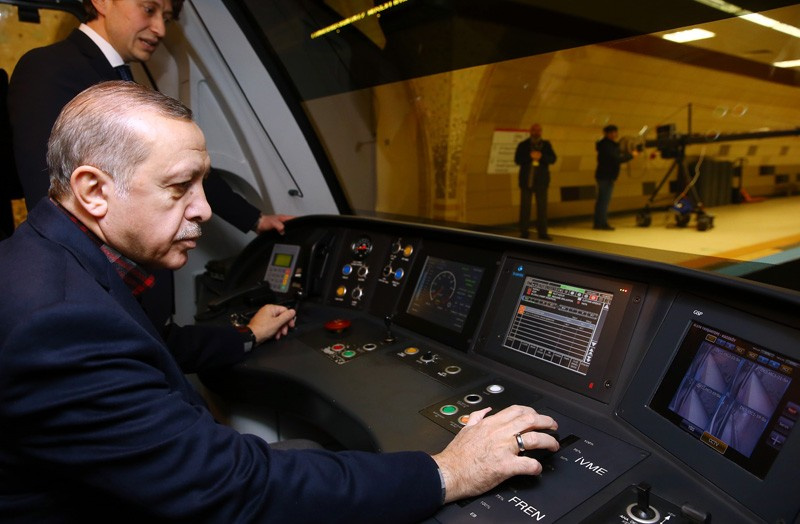 Cumhurbaşkanı Erdoğan vatman koltuğunda