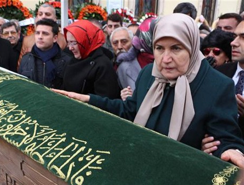 Meral Akşener'i gözyaşlarına boğan haber