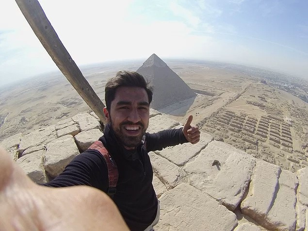Mısır'ı birbirine katan Türk! Piramitlere tırmandı tutuklandı