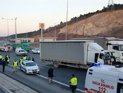 Kuzey Marmara Otoyolu'nda trafiği kilitleyen kaza
