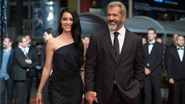 Mel Gibson dokuzuncu kez baba oldu