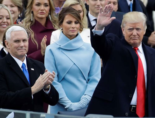 Melanie Trump'ın eşine bakışı olay kimse fark etmemişti!