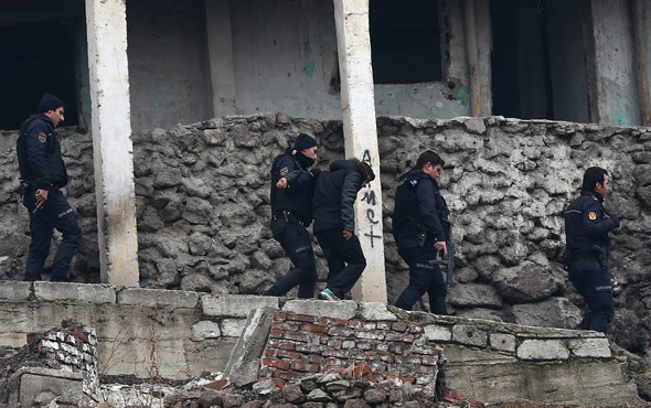 Ankara'da polise otomatik silahlarla ateş açtılar!