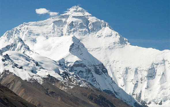 Everest'in yüksekliği yeniden ölçülecek