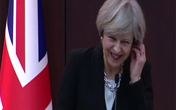 Binali Yıldırım'dan Theresa May'i güldüren espri