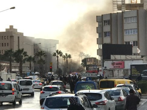 İzmir'de patlama olay yerinden ilk görüntüler