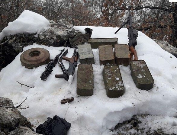 PKK sığınağında askeri kamuflaj bulundu