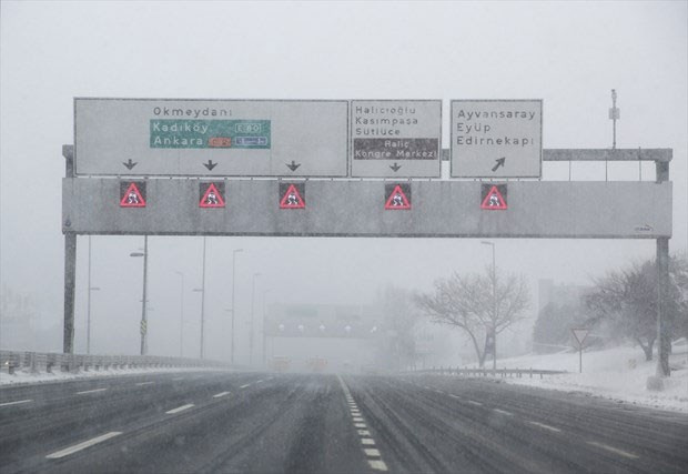 Kar İstanbul'da yavaşlıyor geriye bu kareler kalıyor