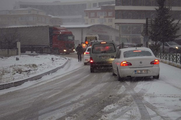 Kar İstanbul'da yavaşlıyor geriye bu kareler kalıyor