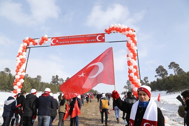 Şehitler için dev yürüyüş başladı