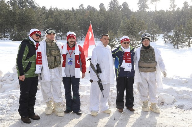 Şehitler için dev yürüyüş başladı