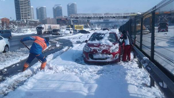 İstanbul'da 3 vardiya 7 bin personel iş başında