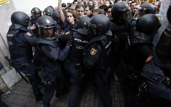 İspanya Katalonya referandumda gerginlik  sandıklara el konuldu