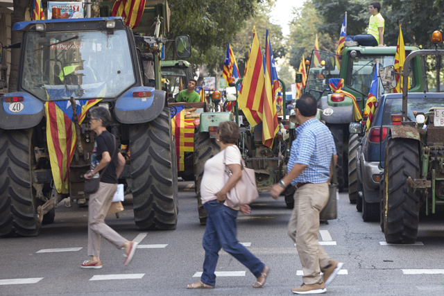İspanya Katalonya referandumda gerginlik  sandıklara el konuldu