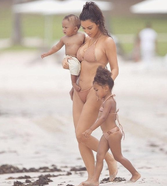 Kardashian'ın taşıyıcı annesi ilk kez görüntülendi
