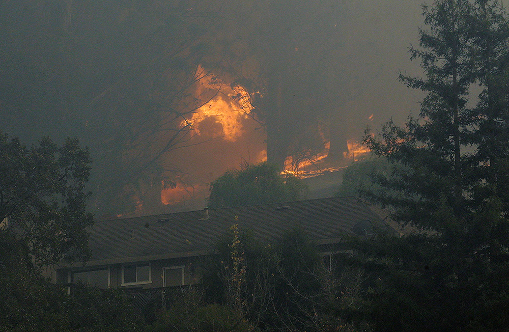 California alev alev yanıyor: 15 ölü 155 kayıp