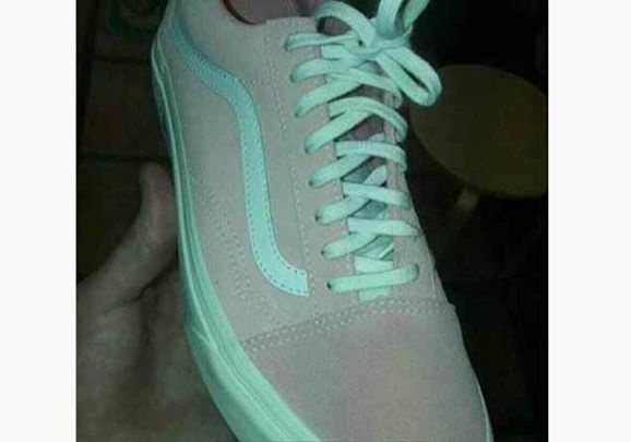 Sizce bu ayakkabı ne renk? İşte yeni bir sosyal medya krizi