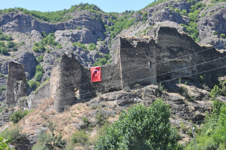 Şavşat Kalesi'nde arkeolojik kazılar tamamlandı sıra restorasyonda