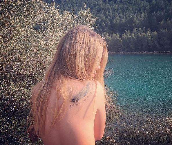Bodrum Masalı'nın yıldızı Serel Yereli üstsüz pozunu Instagram'da paylaştı