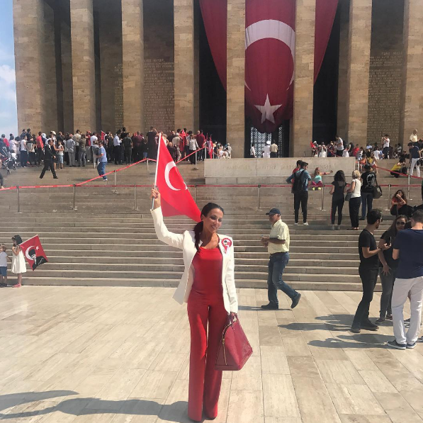 Atatürk'ün akrabası Selin Söğütlügil kimdir Akşener'in partisinden aday mı olacak
