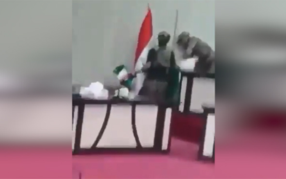 Kerkük İl Meclisi'ndeki Kürdistan bayrağı indirildi
