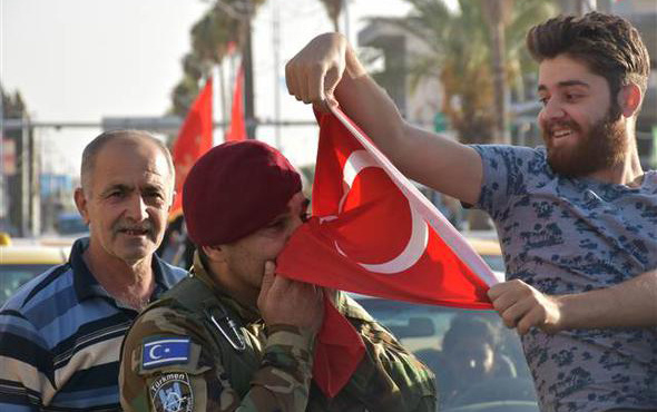  Kerkük'de Türk bayraklı sevinç gösterileri