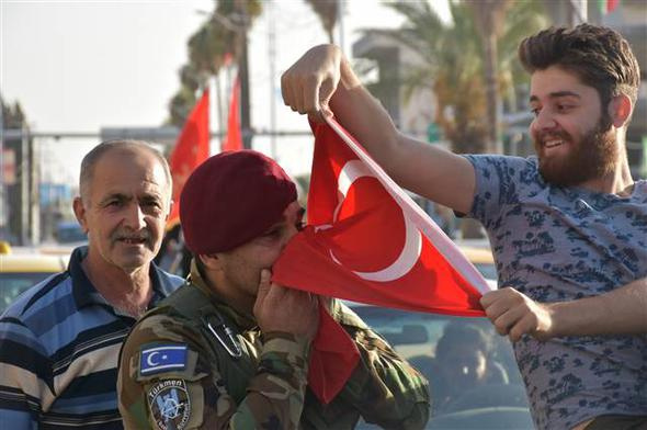  Kerkük'de Türk bayraklı sevinç gösterileri