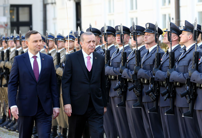Erdoğan Polonya'da Dede Efendi ile karşılandı