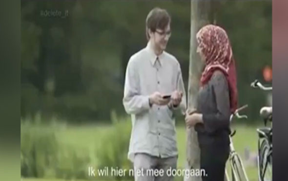 Hollanda vatandaşlarının müslüman kadına verdikleri tepki