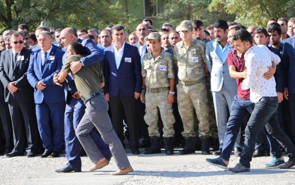 Şırnak şehidi uğurlama töreninde yürek yakan anlar