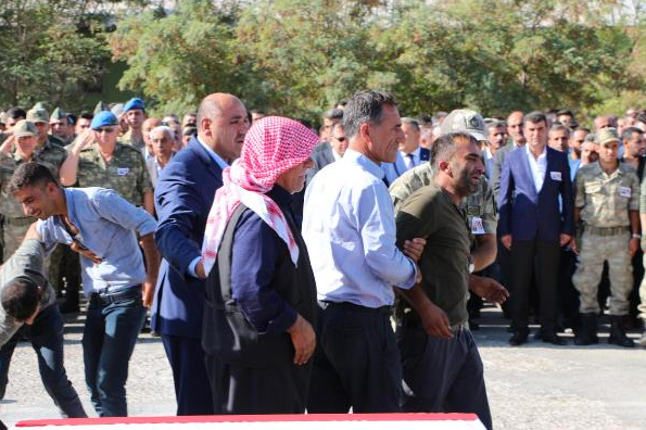 Şırnak şehidi uğurlama töreninde yürek yakan anlar