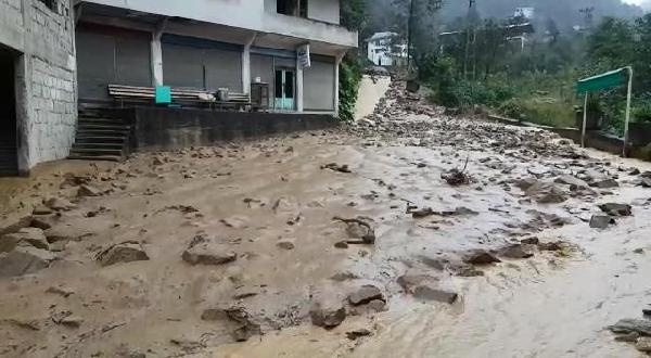 Sel şehri esir aldı! Evler boşaltılıyor