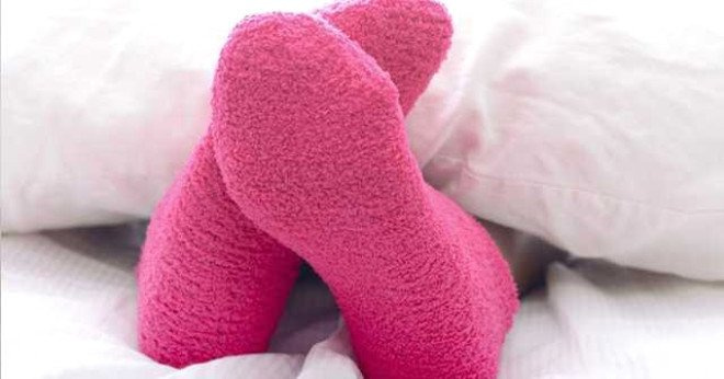 Islak çorapla uyursanız ne olur?