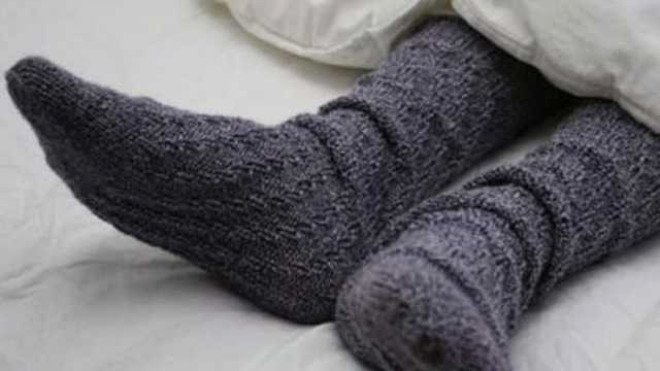 Islak çorapla uyursanız ne olur?