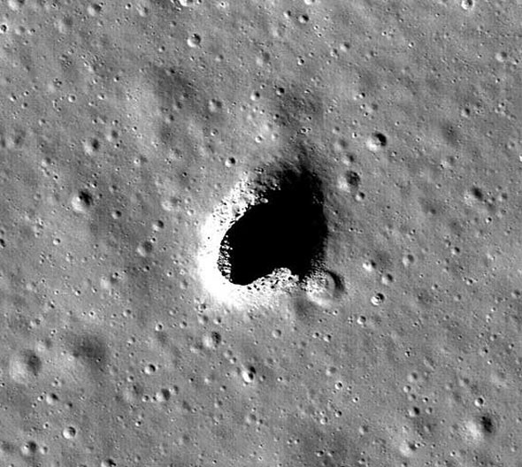 Japon bilim insanları Ay'da 50 kilometrelik bir mağara keşfetti!