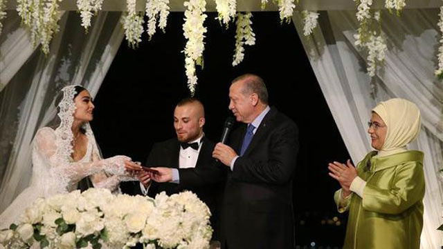 'Diriliş Ertuğrul'un Halime Sultan'ı Esra Bilgiç evlendi eşi kimdir?