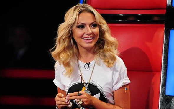 Hadise'ye neler oluyor? Yüzü gözü bambaşka detaya dikkat