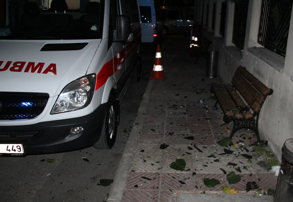 Hastane önünde akılalmaz olay! Ölümle pençeleşiyor