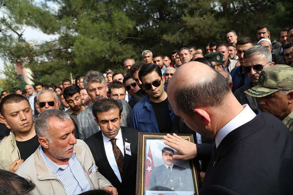 Ağıtlar yürek yaktı! Şehidin babasından son istek