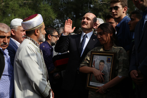 Ağıtlar yürek yaktı! Şehidin babasından son istek