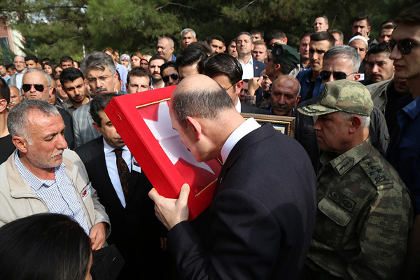 Ağıtlar yürek yaktı! Şehidin babasından son istek