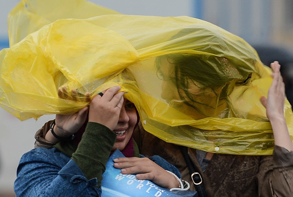 İstanbul'da yağmur etkili oluyor: Metrekareye 107 kg!