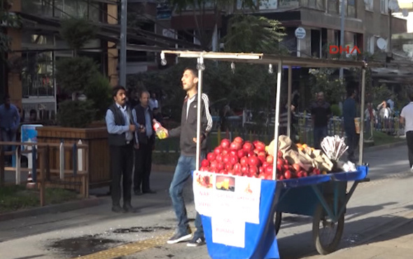  Zabıtaya kızıp tablasını yakacaktı, polis engel oldu