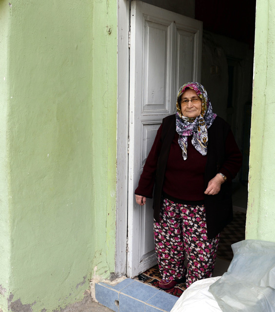 Tokat'ta yürek burkan görüntü 72 yaşında yıkık evde tek başına yaşıyor