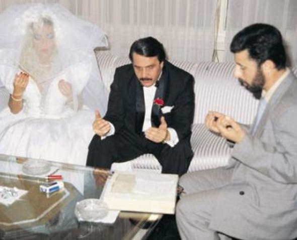 Yok böyle evlilik ! Seda Sayan'ın aşk kırmızı ışıkta başladı nikah masasına...