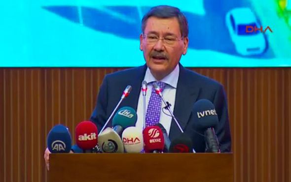 Ankara Büyükşehir Belediye Başkanı Melih Gökçek istifa etti