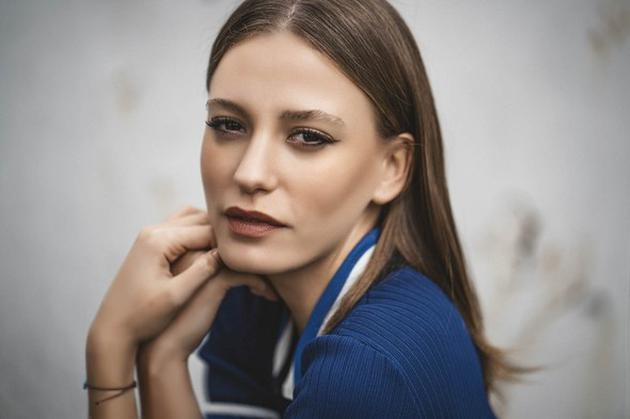  Serenay Sarıkaya ve Ece Sükan pişti oldu! 