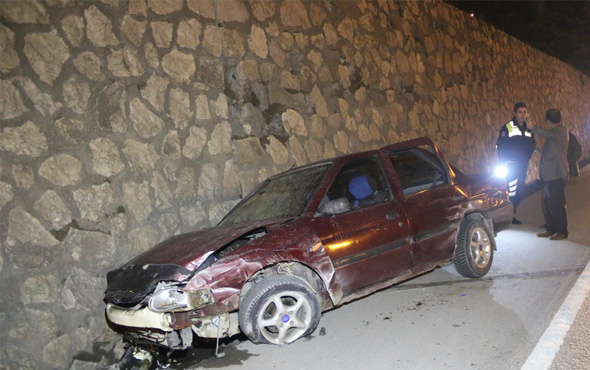 Kocaeli'de otomobil su kanalına devrildi: 3 yaralı