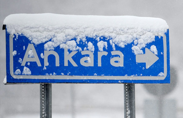 Ankara'da hava sürprizi! Yılın ilk kar yağışı Ankara'da başladı